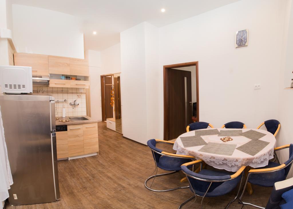 Apartment Ve Smeckach With A Big Terrace براغ المظهر الخارجي الصورة