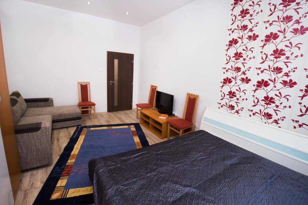 Apartment Ve Smeckach With A Big Terrace براغ المظهر الخارجي الصورة