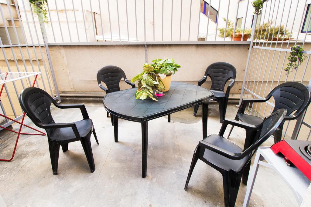 Apartment Ve Smeckach With A Big Terrace براغ المظهر الخارجي الصورة