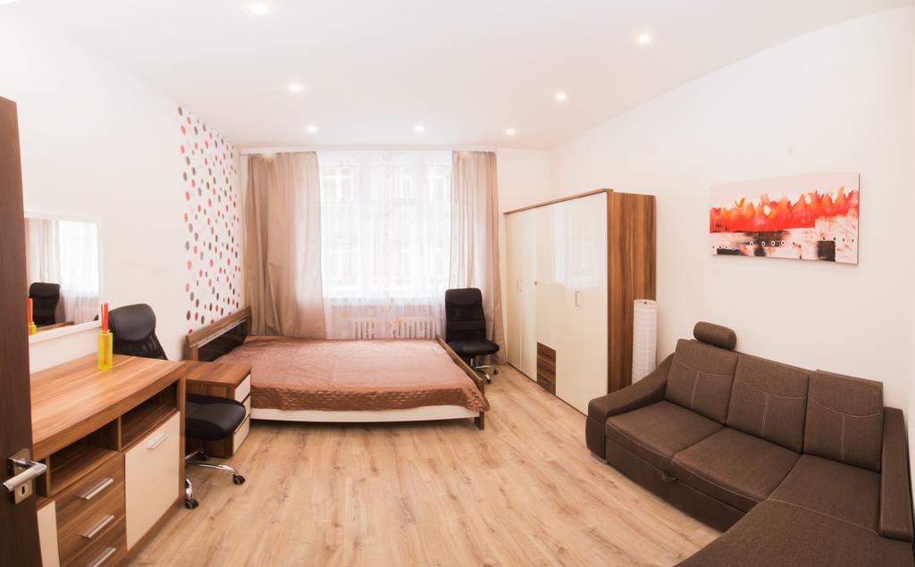 Apartment Ve Smeckach With A Big Terrace براغ المظهر الخارجي الصورة